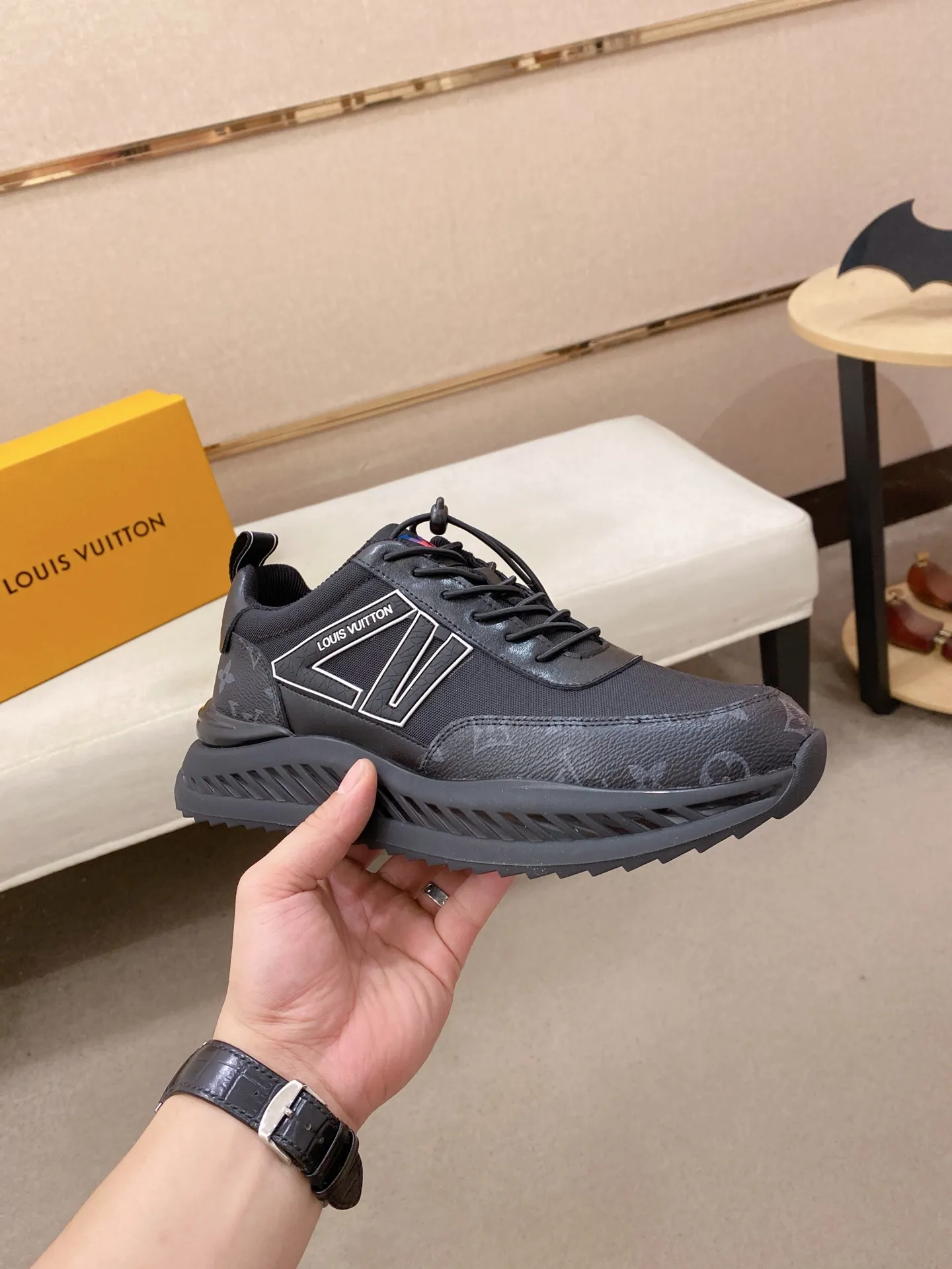 Factory price: 462💰🎉🎉LV~Louis Vuitton trendy men's shoes, new shipments, latest matching, the same style as the official website, super high quality, hot sales of the season [strong][strong][strong]Selected first-layer cowhide, comfortable cowhide lining, original last, comfortable on the feet, wear-resistant rubber outsole, size: 38-44.